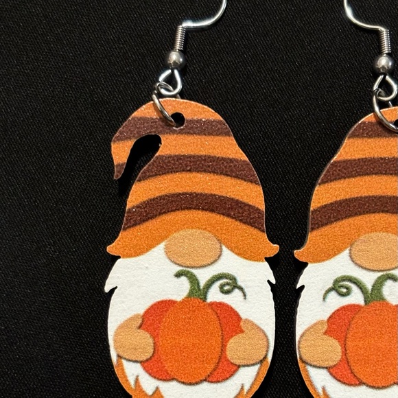 🌟3/$5🌟Fall Gnome Earrings - Picture 2 of 3